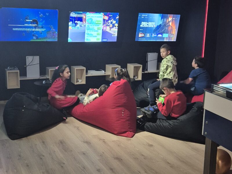 Моменто кафе - центар за забава