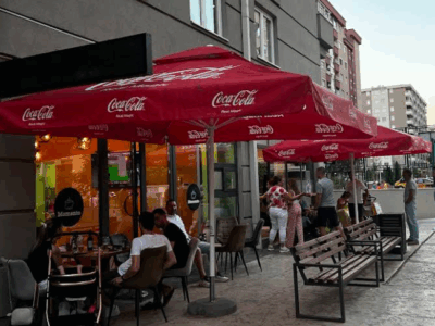 Моменто кафе - центар за забава