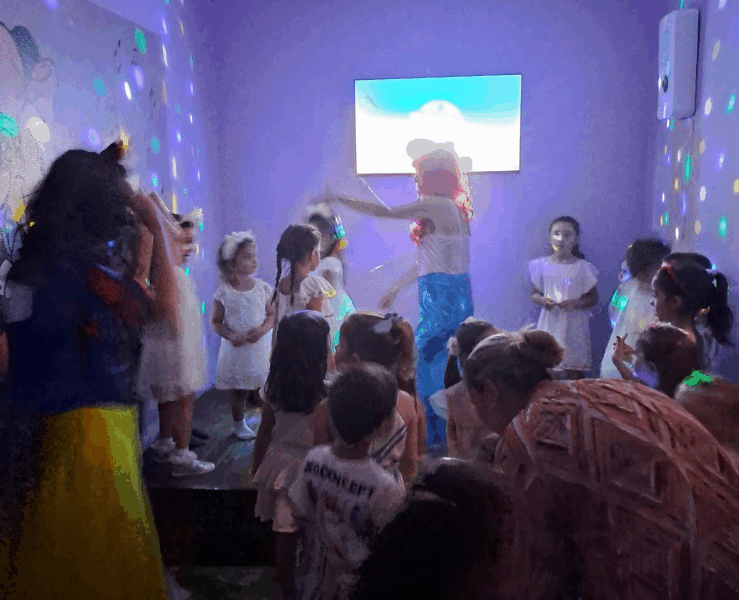 Моменто кафе - центар за забава во недела