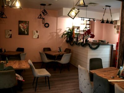 Моменто кафе - центар за забава