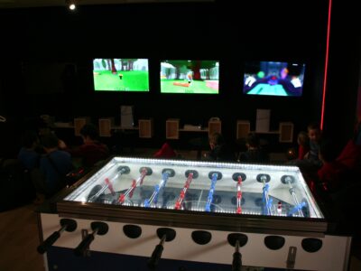 Моменто кафе - центар за забава во недела