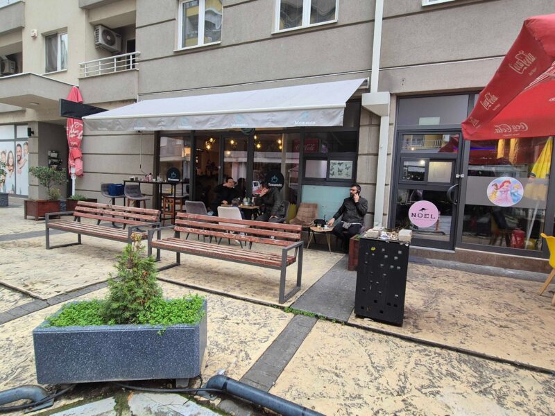 Моменто кафе - центар за забава во недела