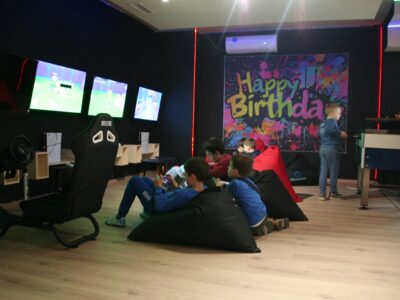 Моменто кафе - центар за забава во недела