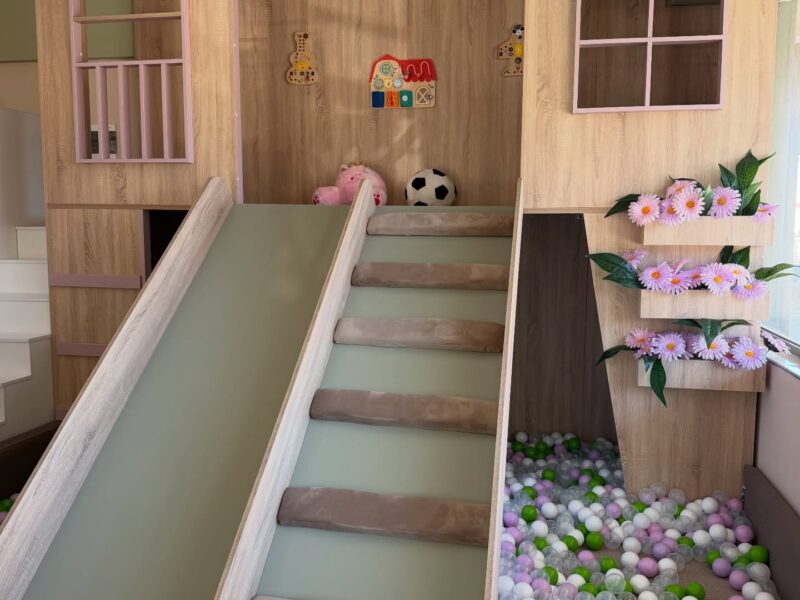 Gnezdo Coffee Bar & Playground